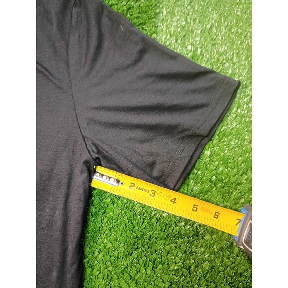 Stylish Black Short-Sleeve Tee with Gothic Collar Print - Picture 5 of 6